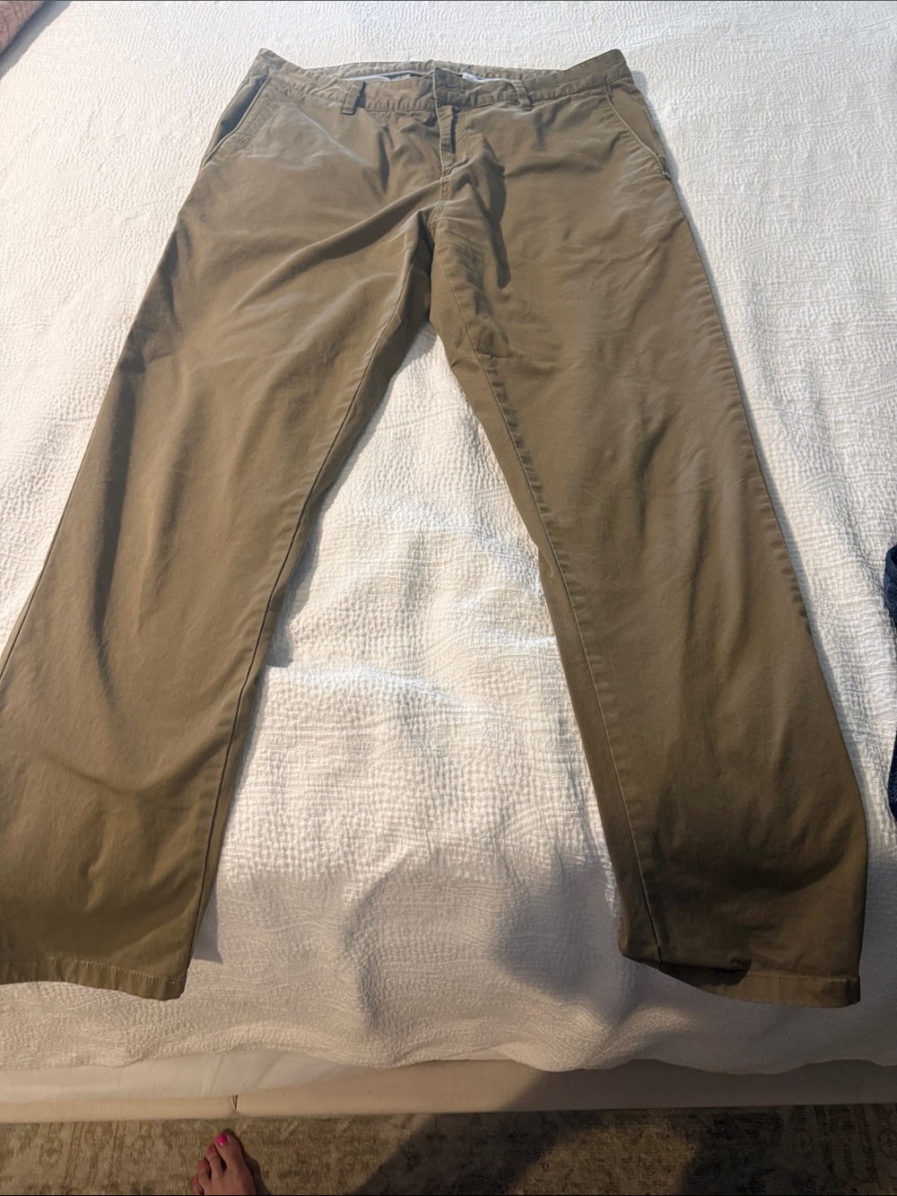 Vuori slim fit chinos
